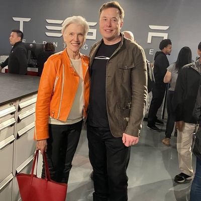 Entrepreneur
🚀| Spacex • CEO & CTO
🚔| Tesla • CEO and Product architect 
🚄| Hyperloop • Founder 
🧩| OpenAI • Co-founder
👇🏻| Build A 7-figX