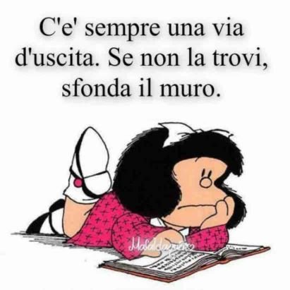 Mi nutro del libero arbitrio. Politicamente scorretta, 
irriverente,incosciente, felicemente immorale,cinica all'occorrenza. Il trash mi rilassa.