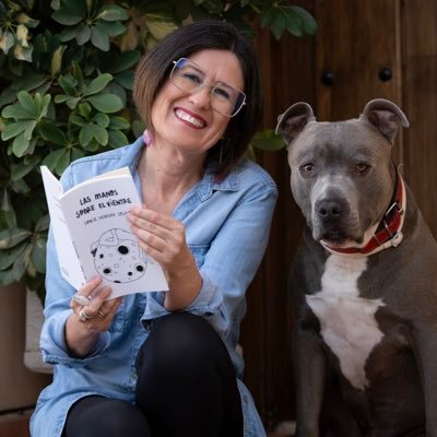 SoniaHerreraC's profile picture. “No tengo más que mi nombre no tengo más que mi carne este fuego y un rumor de hojas secas…”  (Las manos sobre el vientre)