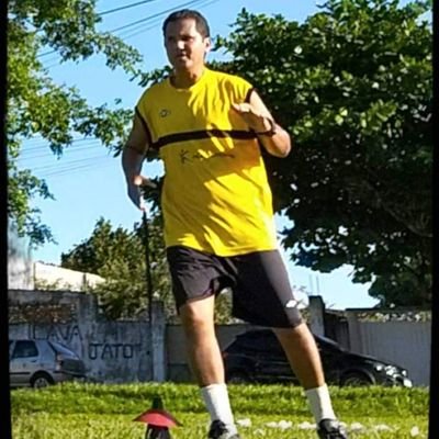 Educação física -Bacharel
personal trainer 
personal soccer 
técnico de futebol/futsal
karateca🥋