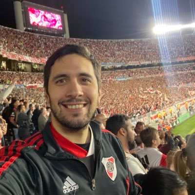 Hincha fanatico y enfermo de River. Chaqueño de sangre, enamorado de la ciudad de la furia.