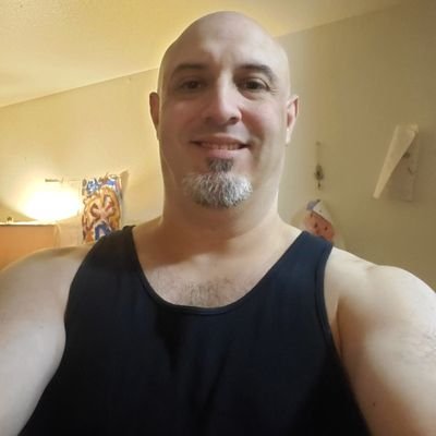 Hey, I'm 42 years old here in vancouver wash.  I have 4 kids. 16, 12,11, and 8year-old. I am very 420 friendly. I love my family, outdoors, paranormal, and wwe.