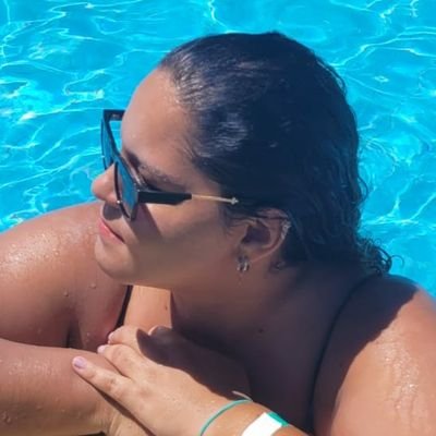 Becsluz's profile picture. meio sem rumo, vagando pelo mundão, reclamando das coisas, rindo a toa 💫
prazer, Rebeca