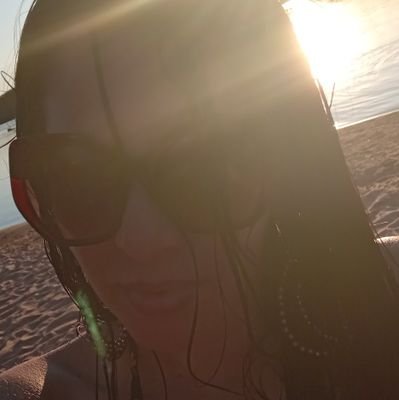Cristã (católica).
Sempre a esquerda.🚩
Feminista.
Sem paciência pra BOLSOLOIDES e gente preconceituosa em geral.
E pau no cu do Elon Muskito