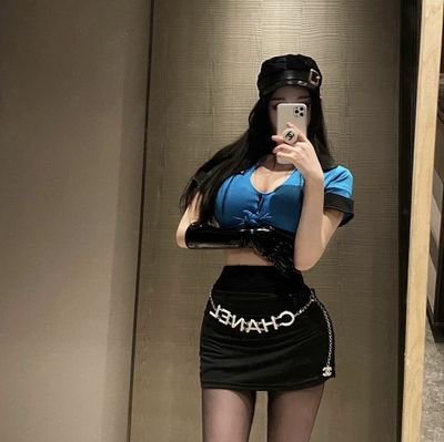 よろしくお願いします！ヾ(＾∇＾)フォローしてね、DMで一緒に楽しくお話ししましょう！💗😜彼氏募集中です！よろしくお願いします! 🤝(ง •̀_•́)ง