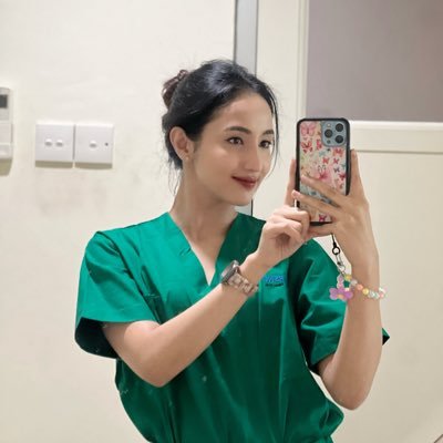 Nadialaydrus's profile picture. a doctor.