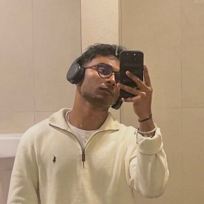 itsnakshatra's profile picture. Computer Science nerd with loads to learn 😉