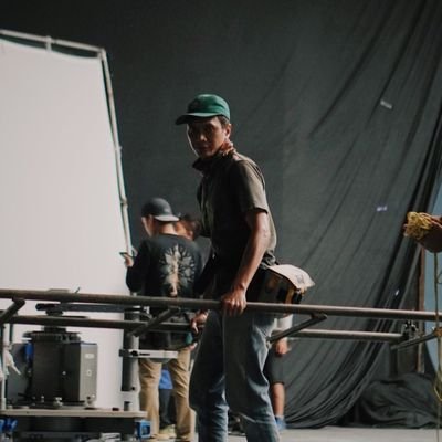 Jalani hidup meski tidak baik baik saja. Karena setiap manusia punya cerita masing masing.
-Lighting Support
-Freelancer
-FilmMaker