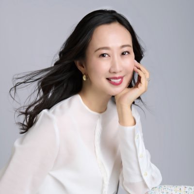 元宝塚歌劇団・雪組/現在メンタルヘルストレーナーの酒向杏奈です。心の健康を保つお手伝いができたらと、自分の人生を通して日々学びを深めています。様々な方々との触れ合いをこれからも♪