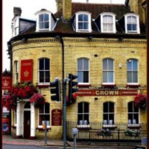 CROWNROCHESTER's profile picture. The Crown is in the historic town of Rochester.  A great choice of food and drink are served 7 days. The pub has 2 bars the main bar and the sports bar.