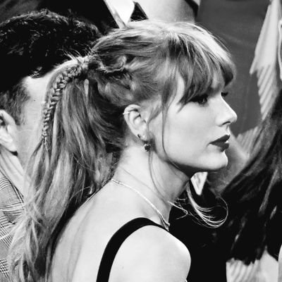 hi.🦢my account is new, but i'm a swiftie since fearless.🫶🏻
looking for mutuals to celebrate the release of TTPD together.🤍

evermore🤎🌿🕯🍂🪵🌙📜🗝🌲🪶