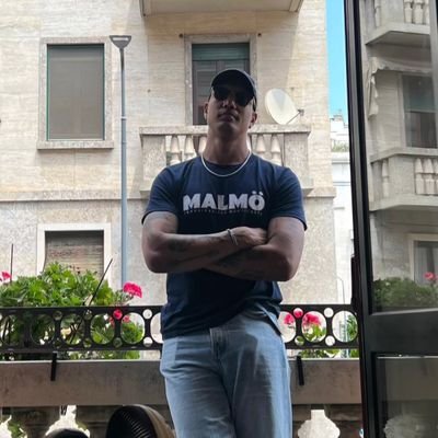 flabbenBasti's profile picture. Ljusblå himmel, Malmö mannen till graven!