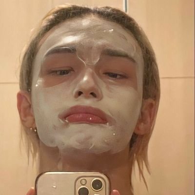 fav_readdd's profile picture. 