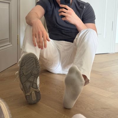 Hi Manu here just slide in my dms if u want to buy feet content or socks or more 🤪  https://t.co/cStCW5AmjO