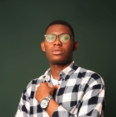 📩 iyekeoretin87@gmail.com
Brand Designer | Creative Director