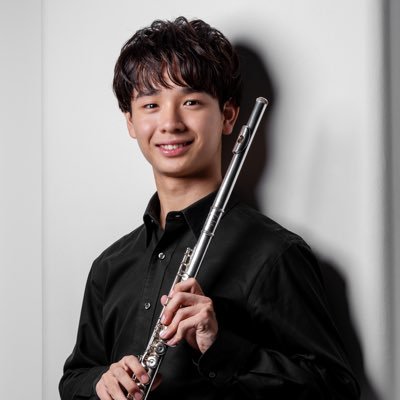 フルートを吹いてます。鈴木です。何かありましたらDMまでご連絡ください。昭和音大演奏家II第75回全日本学生音楽コンクール第1位。日本クラシック音楽コンクールグランプリ。日本演奏家コンクール第1位。第46回ジュニアクラシック音楽コンクール第1位。