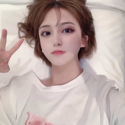 E9cRtTPla9s3d8's profile picture. 私は33歳の独身女性です。他人と仲良くする経験がありません。少し緊張しています。優しい人になりたいと思っています。