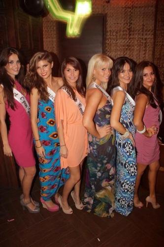 SunsetOpenGirls's profile picture. We are Surf Dubai's Sunset Open Girls!  The hottest surfer girls in town, catch us out at our favourite bars or chilling on the beach, come say hi!