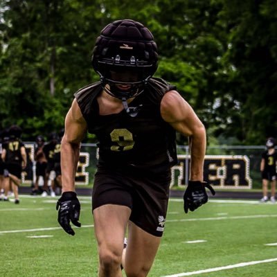 Class of 26’ @fosterfootball || Richmond, Texas || 6’1 185 || Varsity 6A Football ~ Safety || 4.1 GPA || track || aidenclark2026@yahoo.com || 832-760-5707 ||