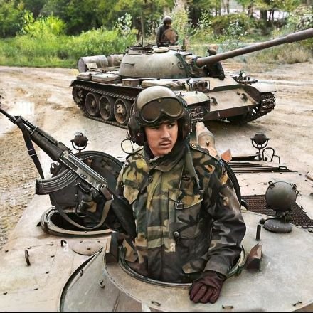 Azerbaycanlı Lezgi . 
WW2 Meraklısı.
Tanklarla İlgili Floodlar Yazar (Uzman değilim).