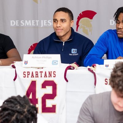 De smet Jesuit, MO ‘24 - Citadel Commit 🌴🌴 - LB - Jesus is LORD ✝️ The Gospel is TRUTH ☀️ - Bible Believing 📖 - Angus Dei 🐑