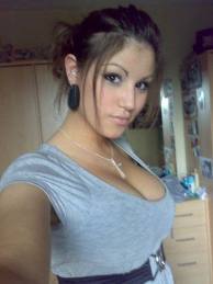 I'm a fun-loving woman, a bit crazy from time to time but very down to earth when it come to serious things. I love sport and everything related to the ocean :)