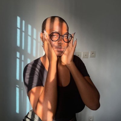 tamsxs1's profile picture. please don’t follow this account. 🙃