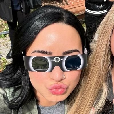 lovaticheart92's profile picture. it's okay not to be okay 👌