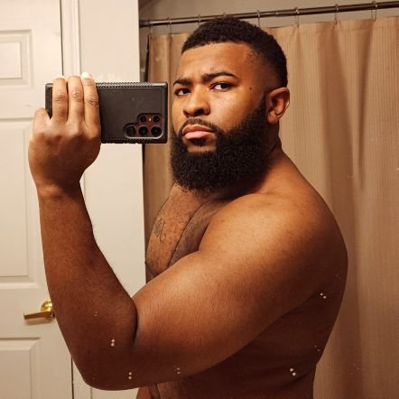 Remember when I was Twitter famous?! Me neither.
IG: Vic_hibbz
Snapchat: Hibbles_nbits
The son Usher doesn't claim 🤷🏽♂️