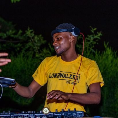 Open format Deejay| Deejay at @capstoneradioug | Rotaractor @eclub256 |Bsc. Accounting and finance
Contact: +256788810914