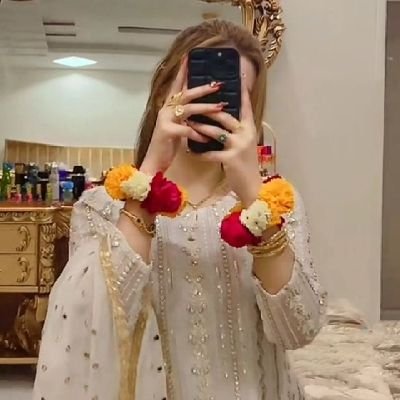 esha_fkrs Profile Picture