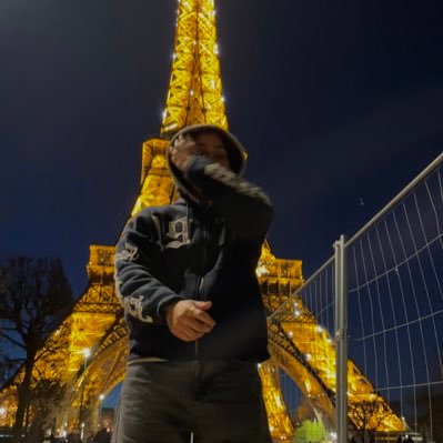 AlizayYousaf's profile picture. 1907.