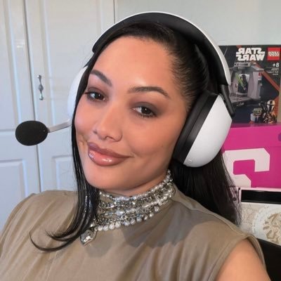 model + gamer | host of game well podcast contact@parisxhk.com