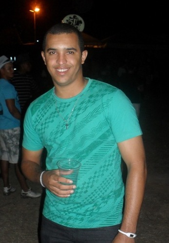 SOU MUITO CALMO E PACIENTE, NÃO TENHO MEDO DE NADA QUE ENCONTRO PELA FRENTE, ÊRGO MINHA CABEÇA E CONTINUO FAZENDO MINHA CAMINHADA.