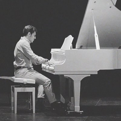 Estudiante Grado Profesional en las especialidades de Piano y Clarinete en el Conservatorio Profesional Triarte (Málaga) | Músico de la @bctpasoespe