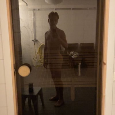 oilenella's profile picture. Dm if you want a hole in Stockholm