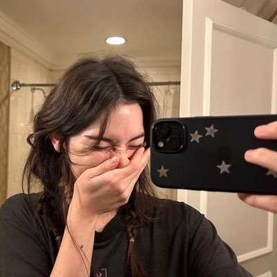 luvsmarz13's profile picture. im just a girl que es fan de taylor swift 💗