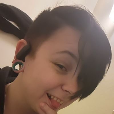 mdnght_toker's profile picture. stressed, depressed, it's not impossible JACKASS!🦉🏐