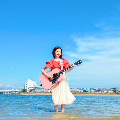 Japanese singer-songwriter🎸 제 이름은 시화입니다 Shifaです ▶ @LiveShifa ｜ シファは本名｜18歳のとき夢を叶える為に…幸せ！ボンビーガールの上京ガールに出演し上京した女の子👩🏻｜19歳で47都道府県日本一周ツアーを1人で実施｜夢は武道館公演🧅