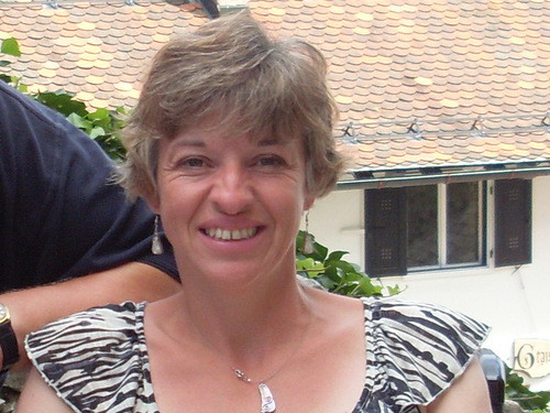 FlowersByLisaUK's profile picture. Pressed Flower cards, resin jewellery, candles https://t.co/5ACmWebTab