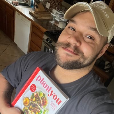 Vegan 🌱 Gay 🏳️🌈 90’s kid. Activist ✊🏻Glenoak2011
