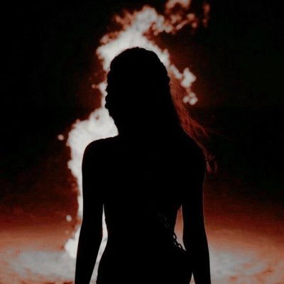 itsmlyzar's profile picture. 