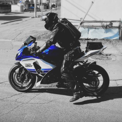 「バイクは」速いけど乗り手(29)はﾎﾟﾝｺﾂです。無言ﾌｫﾛｰ失礼ｼｬｯｽ。道交法偽善者と乞食姫はﾌﾞﾛｯｸ。 バイク/ハイエース/音楽/ゲーム/筋トレ/野良猫保護士(むぎ、よもぎ、ローズ、だいふく 計4匹)/うさまる🌸