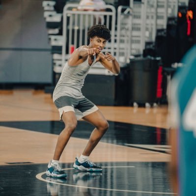 #Keepgoing | #LLA | Summit Country Day | 6’1 1/2 170 Lb Guard | 2024 | 3.2 Gpa | Instagram: Jalen.Dandridge | Email: Dandrijalen@gmail.com | 513-501-0327 |