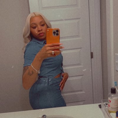 mother of 2 beautiful girls 😊💕 that’s it that’s all 🥰