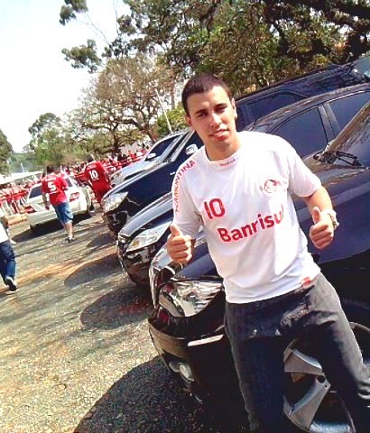 Vocês riem de mim por eu ser diferente, e eu rio de vocês por serem todos iguais (h)