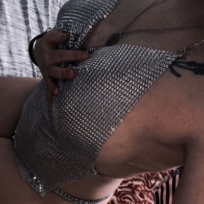 26.♉️. 🌶️❤️‍🔥18+ OF and Fansly babe💋 Dark romance reader🖤🥀 Custom solo content💗😘  Play with me on my link-tree below🤍 cashapp: LittleDevilLeia28