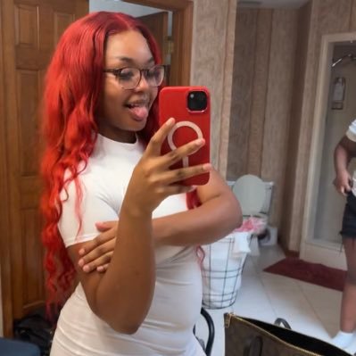 GurlimC's profile picture. yesss I’m a hairstylist , Memphis at thatttt💕🍀