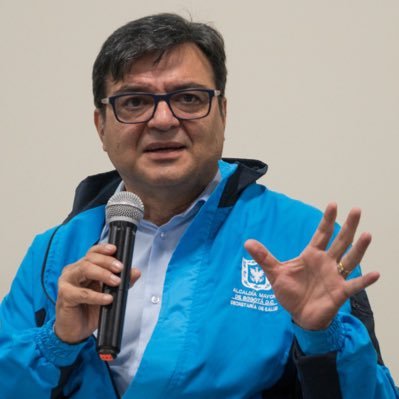 Salubrista Público de profesión, defensor de derechos por convicción. Secretario Distrital de Salud de Bogotá.