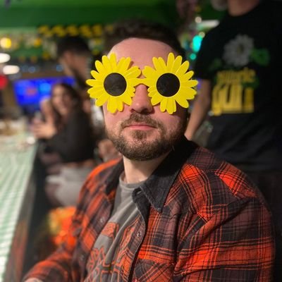 kicksandbricks's profile picture. 💀